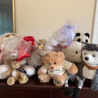 Lot 11U. Large collection of stuffed animals--$35