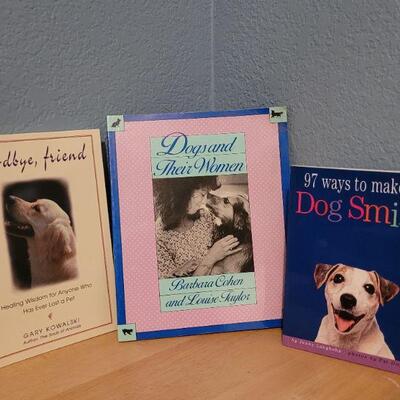 Lot #336: Assorted Paperback Dog ðŸ•  Books 