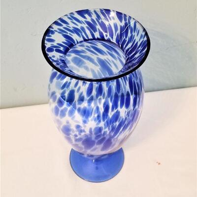 Lot #106  Lovely Hand Blown Art Glass Vase