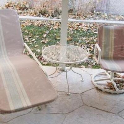 LOT 112 SAMSONITE PATIO LOUNGE CHAIR, TABLE AND SWIVEL CHAIR |  EstateSales.org