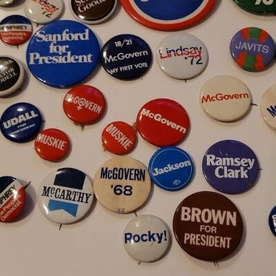 Lot #389: Assorted Political Buttons 