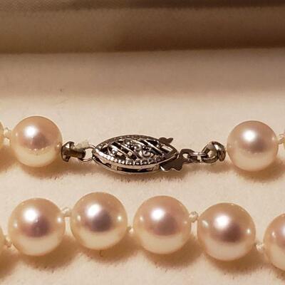 Lot 438: Real Pearls with 10k White Gold Clasp