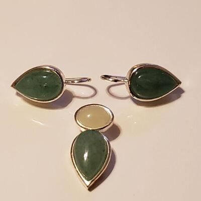 Lot 445: Roman Jade Pendant & Earrings 