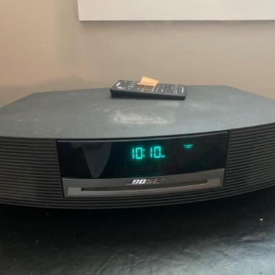 H - 642: Bose Wave Music Radio & CD Player 