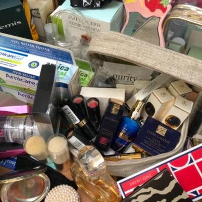 Lot 65U. Large assortment of high-end cosmetics ( EstÃ©e Lauder, Elemis, Tresor Rare, Bobbi Brown, EOS, Guerlain), travel accessories,...