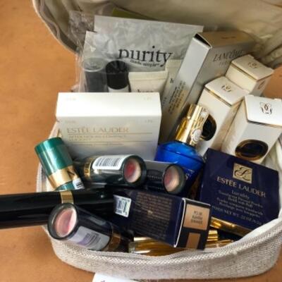 Lot 65U. Large assortment of high-end cosmetics ( EstÃ©e Lauder, Elemis, Tresor Rare, Bobbi Brown, EOS, Guerlain), travel accessories,...