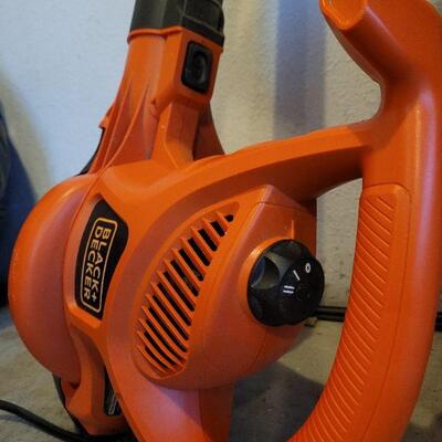 Lot #460: Black and Decker CORDED Vacuum Blower 