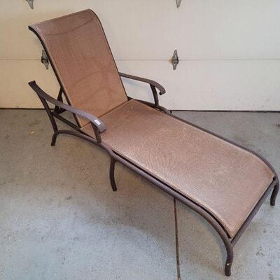 Lot #480: Lounger Chair - Needs repair