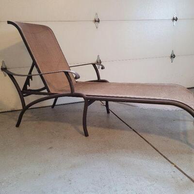 Lot #480: Lounger Chair - Needs repair