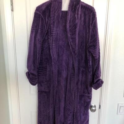 Lot 116U. Large assortment of new robes and nightgowns, lounge wear, peignoir sets, (Victoria Secret, Natori), Size Large--$125