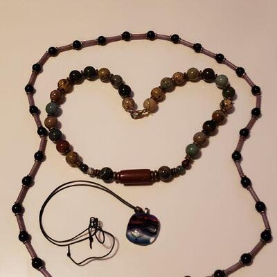 Lot 490: Necklace lot