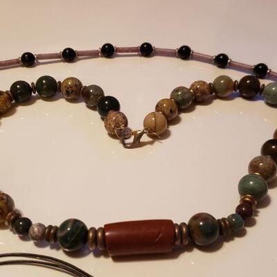 Lot 490: Necklace lot