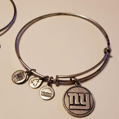 Lot 492: New York Yankees Bracelets 