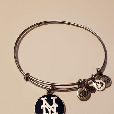 Lot 492: New York Yankees Bracelets 