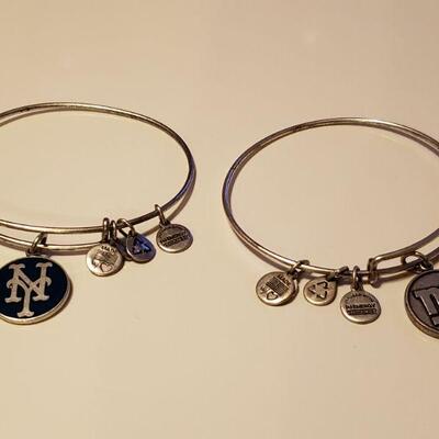 Lot 492: New York Yankees Bracelets 