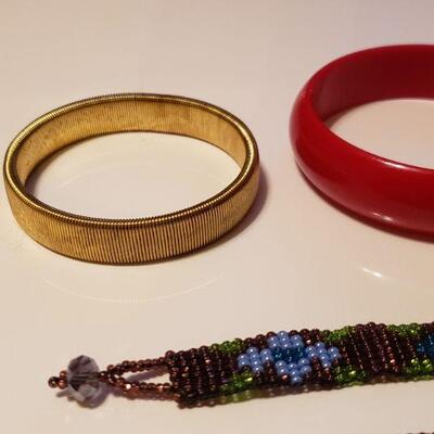 Lot 493: Bracelet lot