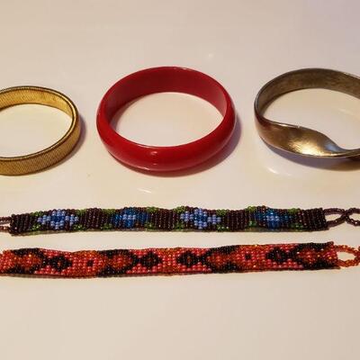 Lot 493: Bracelet lot