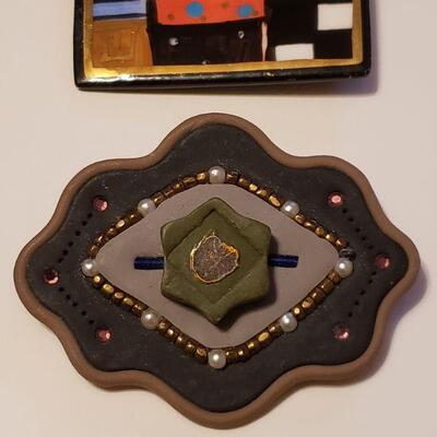Lot 494: Artist made Brooches