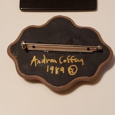 Lot 494: Artist made Brooches