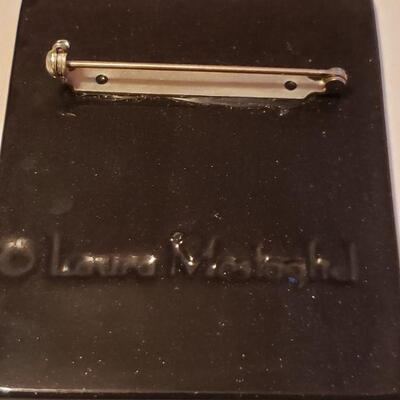 Lot 494: Artist made Brooches
