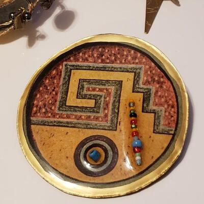 Lot 495: Artist made Brooches