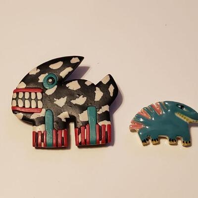 Lot 497: Artist made Brooches