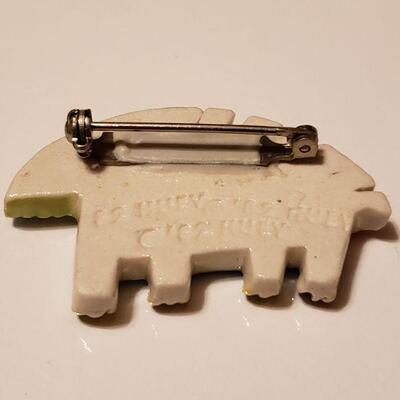 Lot 497: Artist made Brooches