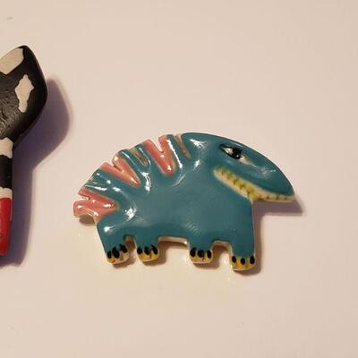 Lot 497: Artist made Brooches