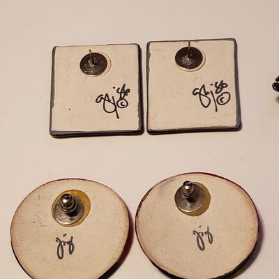 Lot 498: Earring lot