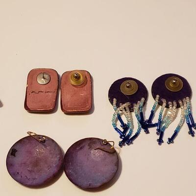 Lot 498: Earring lot