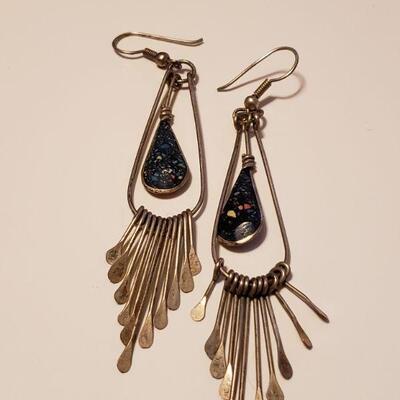 Lot 501: (2) Dangle Earrings 