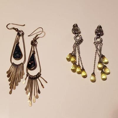 Lot 501: (2) Dangle Earrings 