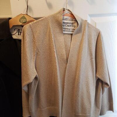 Lot 527: Jacket lot