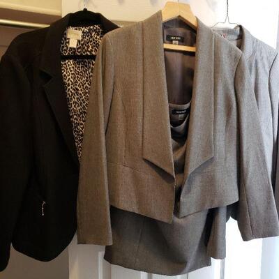 Lot 530: Ladies Suits lot (2 suits, 1 jacket)