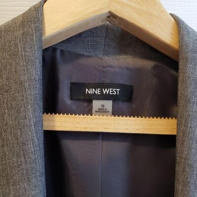 Lot 530: Ladies Suits lot (2 suits, 1 jacket)