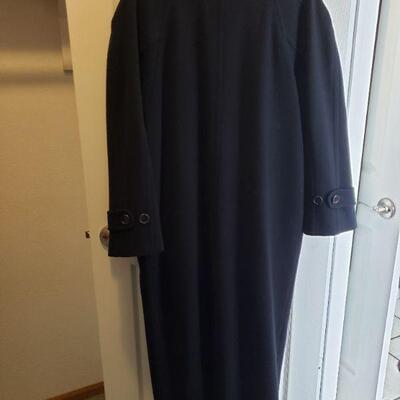 Lot 531: Ladies Black Wool Winter Coat