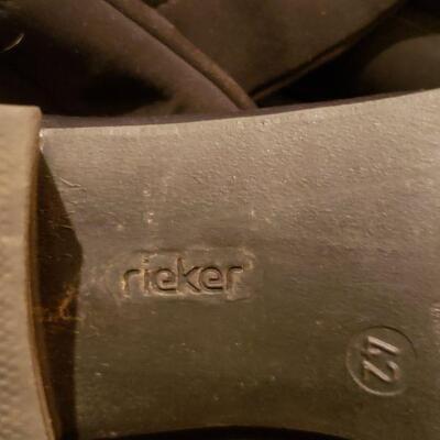 Lot 547: Black Boots