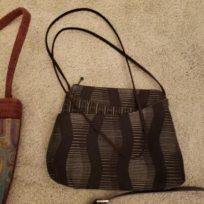 Lot 551: Purse lot