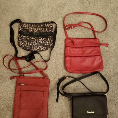 Lot 555: Handbag lot