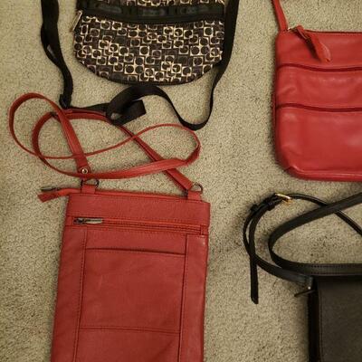 Lot 555: Handbag lot