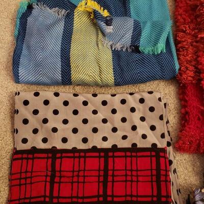 Lot 557: Scarf lot