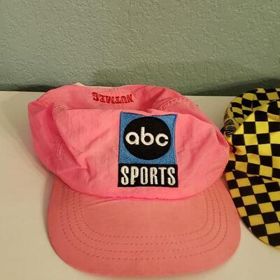 Lot 562: Vintage Hat lot