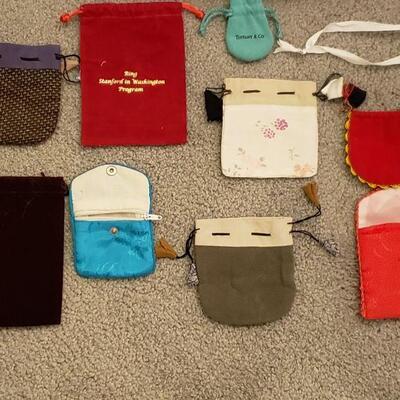 Lot 565: Jewelry Bags lot