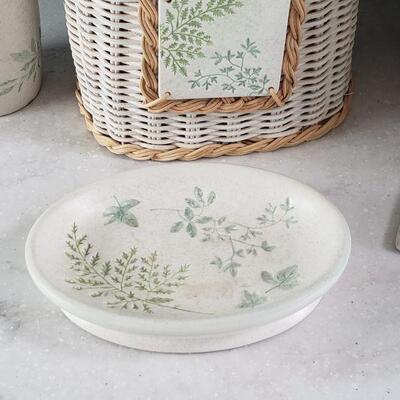 Lot 568: Bathroom Accessories lot