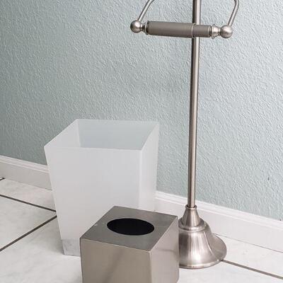 Lot 569: Bathroom Accessories lot