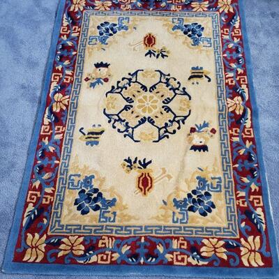 Lot 571: Area Rug