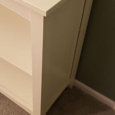 Lot 577: White Shelf