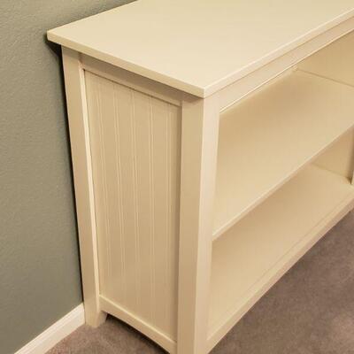 Lot 577: White Shelf