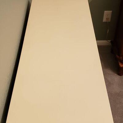 Lot 577: White Shelf