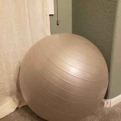 Lot 585: Yoga/Exercise Ball